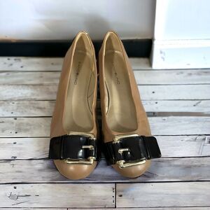 BANDOLINO Black Patent‎ Leather Buckle Accent Nude Ballet Flat 9 M Shoe EUC